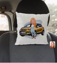 BK Gift Kişiye Özel Plakalı Kadın Opel Mokka Karikatürlü Kare Araç Koltuk Yastığı-1