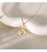Kişiye Özel 925 Ayar Gümüş Kelebek Detaylı Harf Model Kolye (Gold)