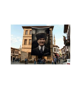Gülümseyen Mustafa Kemal Atatürk Portresi Poster Bayrak Premium Raşel Kumaş ATA65