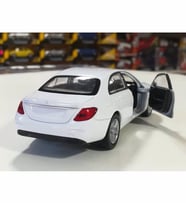 Mercedes E400 1/36 Ölçek çekbırak(ÖZEL PLAKALI) (Beyaz)