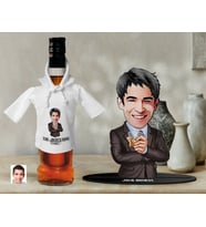 BK Gift Kişiye Özel Karikatürlü 3D Ahşap Biblo ve Beyaz Mini İçki Şişesi Tişörtü Hediye Seti, Arkadaşa Hediye, Sevgiliye Hediye-9