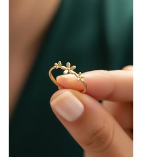 Sade Minik Üçlü Çiçek 14 Ayar Altın Yüzük (Gold)