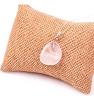 Pembe Kuvars Taşı Şekilsiz Kolye