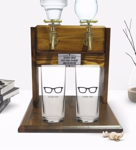 BK Gift Kişiye Özel Renkli Baskılı İsimli İkili Rakı Bardağı ve Çift Musluklu Doğal Ahşap Rakı Standı-129 (Model 1)