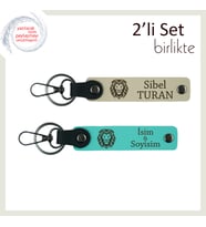 Aslan Figürlü Tarz Sahibi Hediyelik, Erkek Sevgiliye Kişisel Yazılı Anahtarlık, Sütlü Kahve-Turkuaz