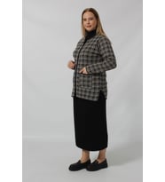Y0661  KADIN SİYAH-KREM  KARELİ DESENLİ  DÜĞMELİ CEPLİ MEVSİMLİK ANNE HIRKASI