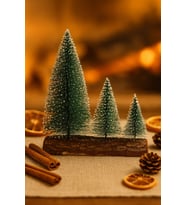 3’lü Mini Kar Efektli Ahşap Kütük Üstünde Hoşgeldin Yeni Yıl Mini Noel Çam Ağacı Seti 16 – 11– 10 Cm (Yeşil)