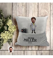 BK Gift Kişiye Özel Doktor Karikatür Tasarımlı Organizer Kumanda ve Atıştırmalık Cepli Gri Kırlent Yastık-7 Arkadaşa Hediye, Cepli Yastık