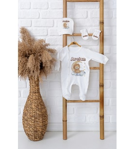Pia Baby Premium %100 Pamuk İsimli Erkek Bebek Tulumu Şapka ve Eldiven Yenidoğan Hediye Seti 5015-09 (Ekru)