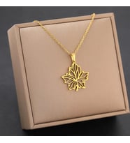 Kişiye Özel 925 Ayar Gümüş Akçaağaç Yaprağı Kolye (Gold)