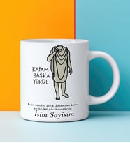 Komik - Esprili Kupa KAFAM BAŞKA YERDE Tasarımlı İsim Soyisim Yazılı Kişiye Özel Kupa Bardak