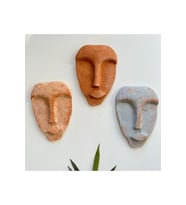 El Yapımı Taş Heykel Soyut Yüz Maske 3'li Set, Modern beton,eskitme taş görünümlü duvar dekor (Çok Renkli)