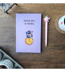 Hayatım Böyle On Numara Tasarımlı Çizgili Defter, Kalem Hediyeli, Ajanda, 2023 Ajanda