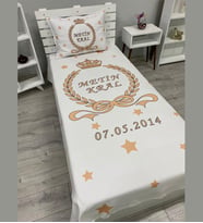 isimli yatak örtüsü ve yastık kılıfı