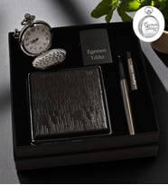 Kişiye Özel Kutuda Eskitme Metal Renkli Köstekli Saat& Siyah Zippo Model Çakmak (Benzinsiz)& Siyah Deri Görünümlü Sigara Tabakası& Metal Detaylı Füme Roller Kalem Hediye Seti