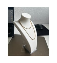 Detaylı 3D Takı Büstü, şık ve modern tasarım ile sergileme imkanı