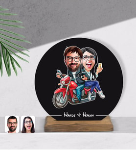 BK Gift Kişiye Özel Sevgililer Karikatürlü Yuvarlak Ahşap Biblo-97