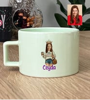 Kişiye Özel Karikatürlü Kaos Koordinatör Lüks Pastel Fincan Doğum Günü Hediyesi