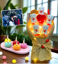 Kişiye Özel Fotoğraflı Led Işıklı Buket ve Renkli Kokulu Makaron Mum (Model 1)