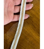SARFI ZİRKON TAŞLI BEYAZ ŞERİT DİKİŞ GİYİM AKSESUARI EN 1 CM (1 METRE )
