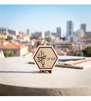 Kalbe Huzur Veren Yâ Rab İbareli Kaligrafi Masaüstü Süsü Kahve Köşelerinizi Tamamlayan Modern ve Estetik Bir Görünüm Sunar 10x10 cm