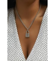Minimal Kilit Figürlü Unisex Kolye – 60 cm Zincirli Zarif Tasarım