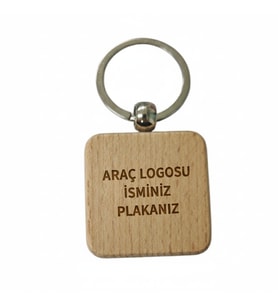 Kişiye Özel Kare Ahşap Anahtarlık – Araç Logosu, İsim Soyisim ve Plaka Yazılı Lazer Gravür Anahtarlık – Özel Tasarım Araç Anahtarlığı