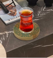 BK Gift Kişiye Özel Retro Motif Tasarımlı Doğal Ahşap Tabaklı Heybeli Çay Bardağı Model 5