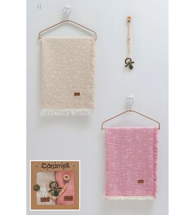 Caramell Basıc İkili Müslin Battaniye Emzik Askısı Üçlü Kutulu Set-100x120 Cm CRM.V1.2486