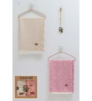 Caramell Basıc İkili Müslin Battaniye Emzik Askısı Üçlü Kutulu Set-100x120 Cm CRM.V1.2486
