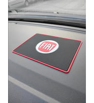 FIAT Logolu Kaymaz Torpido Üstü Ped 20x13.5 cm (Çok Renkli)