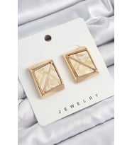 Pirinç Krem Üçgen Kesim Detaylı Kare Model Vintage Gold Renk Kadın Küpe (Altın)