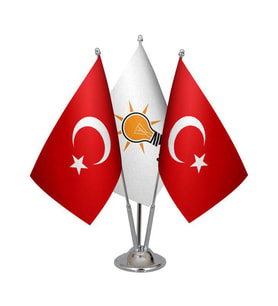 Masa Üstü Ak Parti Bayrağı Türk Bayrağı Üçlü Krom Direk Masa Bayrak Seti
