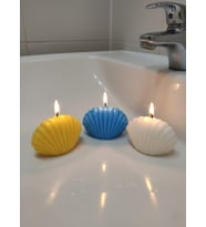 İSTİRİDYE 3'LÜ HEDİYELİK DEKORATİF HOŞ KOKULU SOYA WAX MUM (SARI + MAVİ + BEYAZ RENKLİ)