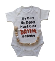 Hoşgeldin Bebek, Yenidoğan Ünisex Bebek, Dayım Halleder Baskılı Badi ve İsimli Emzik Askısı Hediye Seti (Krem)