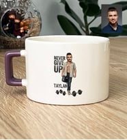 Kişiye Özel Karikatürlü Never Give Up Motivasyon Lüks Fincan Doğum Günü Hediyesi