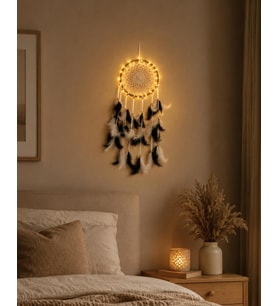 Düş Kapanı LED Işıklı Siyah Beyaz Tüylü El Yapımı Bohem Duvar Süsü Düş Kapanı LED Işıklı Siyah Beyaz Tüylü El Yapımı Bohem Duvar Süsü Çapı 22 cm uzunluk 60 cm