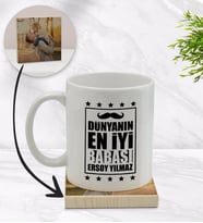 BK Gift Kişiye Özel Dünyanın En Yakışıklı Babası Tasarımlı Beyaz Kupa Bardak ve Ahşap Bardak Altlığı Hediye Seti - Model 2