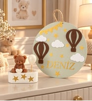 KIZ-ERKEK BEBEK UÇAN BALON KİŞİYE ÖZEL İSİMLİ KAPI DUVAR SÜSÜ-AYICIKLI MUM SETİ YENİ DOĞAN HEDİYELİK (Krem - Yeşil)
