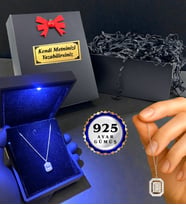 Işıklı Kutusunda 925 Ayar Gümüş Baget Taşlı Kolye - Kişiye Özel Yazılı Kutusunda