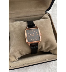 Zarafetin Tesmilcisi Minimalist Şıklık! Siyah Rose Gold Renk Retro Kadın Kol Saati Özel Kutusunda Gönderilecektir Sınırlı Sayıda Şık Hediyelik Ürün Resmi Garantili İndirimli Kampanyalı Avantajlı Kuponlu ve Ucuz