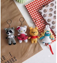 AMİGURUMİ EL ÖRGÜSÜ ANAHTARLIK SETİ (ŞİRİNE, WİNNİE THE POOH, HELLO KİTTY, RAKUN)