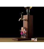 BK Gift Kişiye Özel Sevgililer Karikatürlü Musluklu Ahşap Viski Standı-5, Viski Çeşmesi, Doğum Günü Hediyesi, İçecek Dispenseri