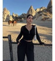 Kadın Uzun Kollu Parmak Geçme Ve Fermuar Detay Kısa Ceket Ve İspanyol Paça Pantolon Ikili Takim