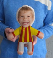 BK Gift Kişiye Özel Fotoğraflı Çocuk Sarı Kırmızı Futbolcu Bebek Yastık-1 (Beyaz)