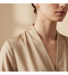 STİL İNCİSİ/XUPING JEWELRY ÜÇGEN ZİRKON TAŞLI KÜPE (Altın Rengi)