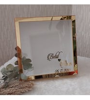 Kişiselleştirilmiş 25x25 cm Gold Ayna Anı Çerçevesi-Gül Kutusu-Dekoratif Hatıra Çerçevesi-Beyaz Zemin
