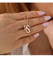 925 Ayar Gümüş Kişiye Özel Harfli Kelebek Tasarımlı Kadın Kolye HSJ0144