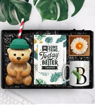 Bearista Şapkalı Pipetli Ayıcık Cam Bardak & Kişiye Özel Harf Kupa & Tasarım Defter & Mum Hediye Seti (Yeşil)