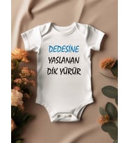 Dedesine Yaslanan Dik Yürür Yazılı Bebek Zıbın (Beyaz)